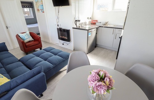 Chapel Saint Leonards Cabaña | 23 CHERRY PARK, pet friendly, with a garden in Chapel St Leonards