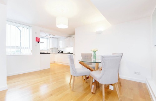 Chiswick Riverside Apartamento | 23 Kew Bridge Court - 2 bedroom apartment