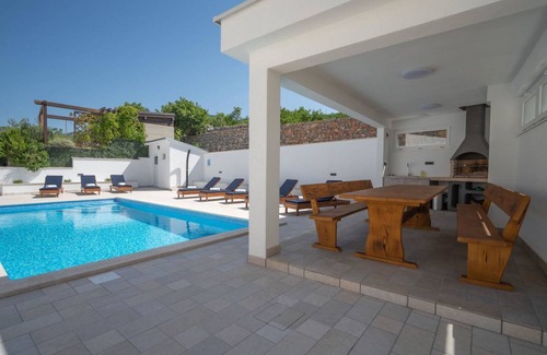 Klenovica Otro | 230 m² Alojamiento ∙ 8 habitaciones ∙ 16 huéspedes