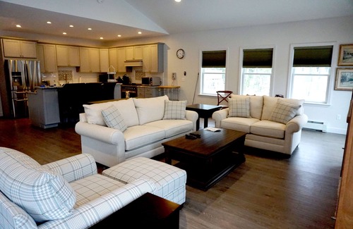 Windham Casa | Nuevos 2300 pies cuadrados, 3 recámaras, 3. 5 baños Pasos para casas de vacaciones del lago Highland