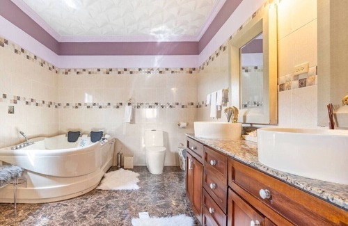Whitehouse Casa | 233) 5BR Villa with Pool in Jamaica !
