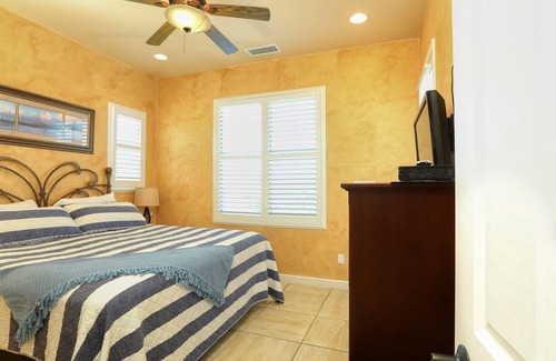 Downtown Condominio | 236 Ocean View 2 Bedroom Condo by RedAwning