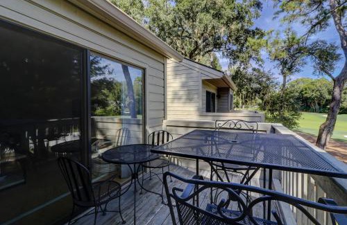 Sea Pines Casa | 2365 Racquet Club 2 BR 2 BA condo Sea Pines Resort Near Harbourtown Free Tennis and Pool