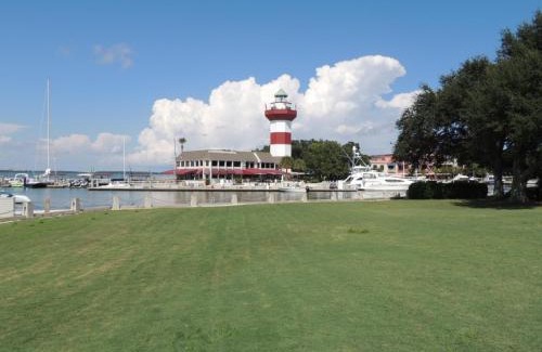 Sea Pines Casa | 2365 Racquet Club 2 BR 2 BA condo Sea Pines Resort Near Harbourtown Free Tennis and Pool