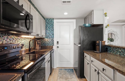 West Beach Condominio | 2369 Shipwatch Villa: Beautifully Renovated Oceanfront Villa, $150 Bike Credit