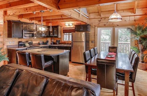 Pigeon Forge Cabina | 239 m² Cabaña ∙ 3 habitaciones ∙ 10 huéspedes