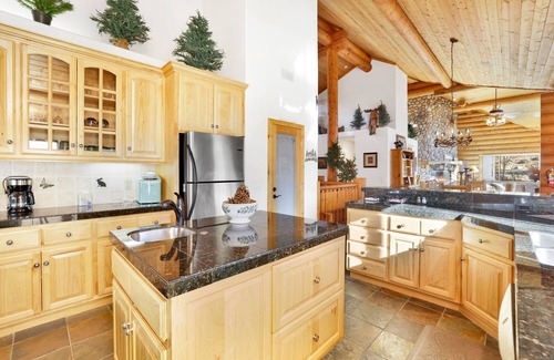 Castle Glen Estates Cabina | 2392-caslte Crag Log Cabin 4 Bedroom Cabin by RedAwning