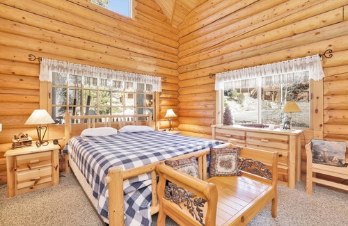 Castle Glen Estates Cabina | 2392-caslte Crag Log Cabin 4 Bedroom Cabin by RedAwning