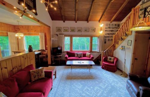 Franconia Casa | 23SR Traditional Austrian Chalet at the base of Cannon Ski Area in Franconia Notch