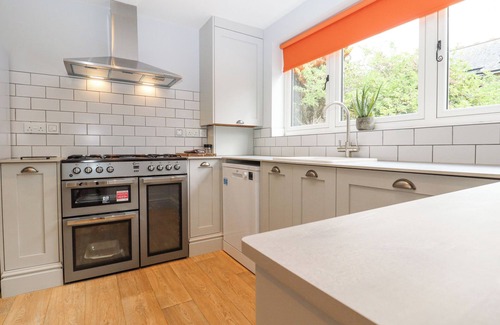 Westgate-on-Sea Cabaña | 24 ELM GROVE, pet friendly, with a garden in Westgate-On-Sea