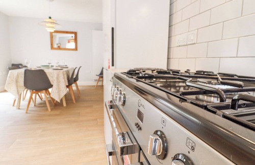 Westgate-on-Sea Cabaña | 24 ELM GROVE, pet friendly, with a garden in Westgate-On-Sea