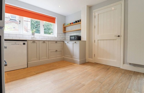 Westgate-on-Sea Cabaña | 24 ELM GROVE, pet friendly, with a garden in Westgate-On-Sea