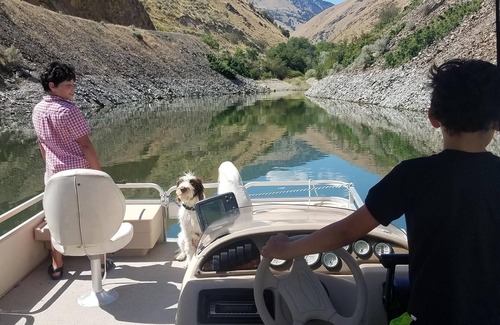 Huntington Alquiler De Eote | Embarcaciones de pontones de 24 pies / ubicadas en Snake River Brownlee Reseviour