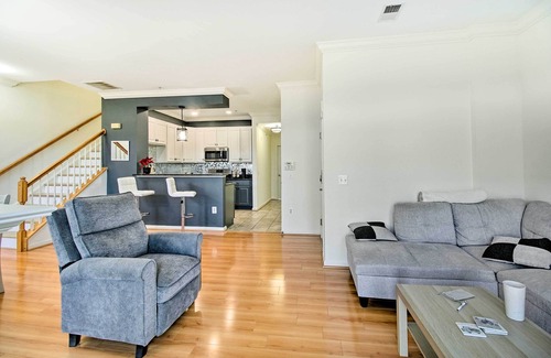 Woodbridge Condominio | 24 Mi to Washington DC: Woodbridge Condo