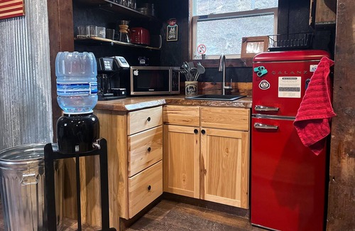 Irvine Cabina | 240 Sq Ft Tiny Home w/ WIFI in Irvine