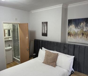 Newport Casa | 247 Serviced Rooms Self catering