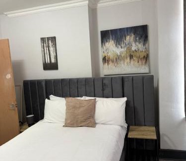 Newport Casa | 247 Serviced Rooms Self catering