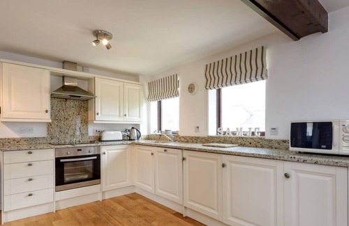 Abersoch Casa | Esta propiedad contemporánea de tres pisos es un escape perfecto junto al mar para una o dos familias grandes.