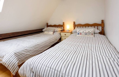 Abersoch Casa | Esta propiedad contemporánea de tres pisos es un escape perfecto junto al mar para una o dos familias grandes.