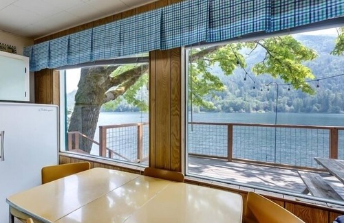 Maple Falls Cabina | 24MF - Lake Front - WiFi by RedAwning