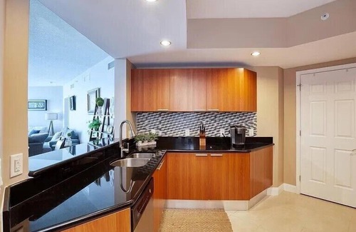 Kingston Condominio | 24TH FLOOR WITH STUNNING ENDLESS VIEWS