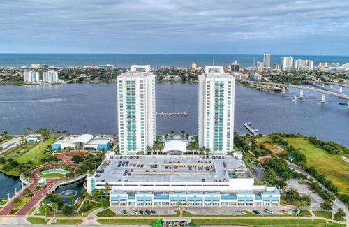 Kingston Condominio | 24TH FLOOR WITH STUNNING ENDLESS VIEWS