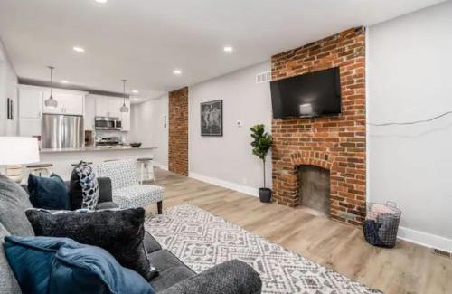 Livingston Park Casa | 25 2 homes side by side downtown with fenced yard and hot tub