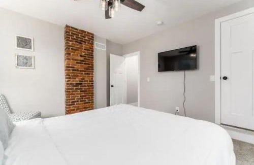 Livingston Park Casa | 25 2 homes side by side downtown with fenced yard and hot tub