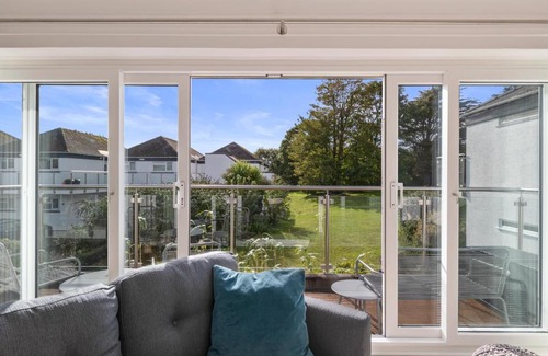 Saundersfoot Apartamento | 25 Coedrath Park - Sea Views from Balcony, Short Walk to Beach, Parking