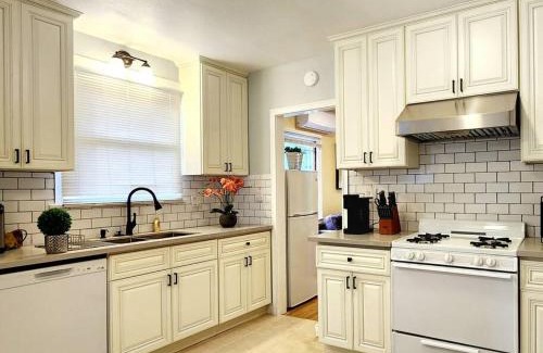 Pasadena Apartamento | 25,Detached charming house Close to old town Pasadena King-bed! 625