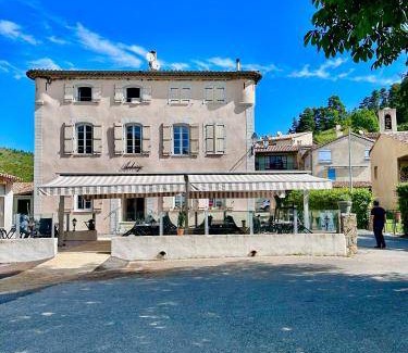 Le Bourguet Hotel | 25 m² Hotel ∙ 4 huéspedes
