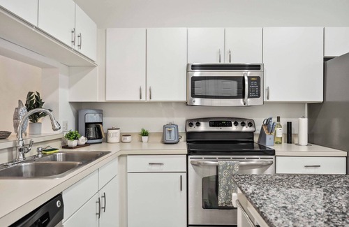 Sabal Harbour Casa | 25 Min Ana Maria Is. 30 Min Siesta Key Beach l, Heated Pool, Tennis, StylishHome