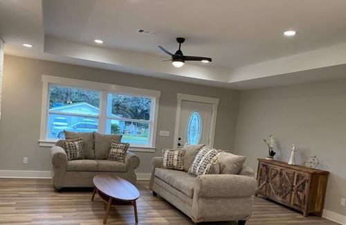 Florida Panhandle Casa | 25 min drive to Pcola Beach, Large home, Newly Remodeled