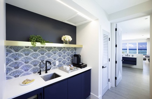 Bodden Town Villa | 25% Off! 7BR Oceanfront Villa w/ 5 Master Suites, Bunk Room, Swim-Up Bar