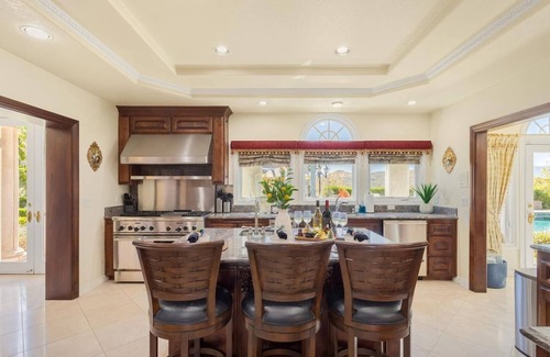 Perris Casa | 15% Off August -W/Pool & Hot Tub, Great Reviews!