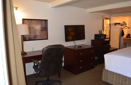 Columbia Falls Hotel | 25- ONE KING BED hotel with WiFi, AC in fabulous Columbia Falls. 20 mi to GNP