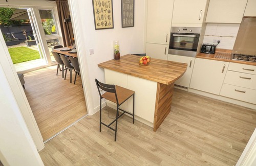 Hayling Island Cabaña | 25 ST. BENEDICT ROAD, pet friendly, with a garden in Hayling Island