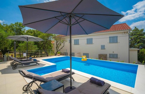 Klenovica Otro | 250 m² Alojamiento ∙ 4 habitaciones ∙ 10 huéspedes