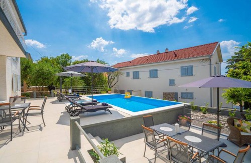 Klenovica Casa | 250 m² Casa ∙ 4 habitaciones ∙ 10 personas