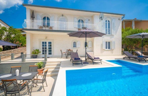 Klenovica Casa | 250 m² Casa ∙ 4 habitaciones ∙ 10 personas