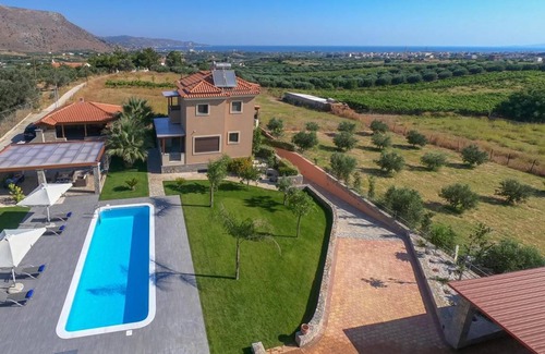 Malevizi Villa | 250 m² Villa ∙ 5 habitaciones ∙ 9 huéspedes