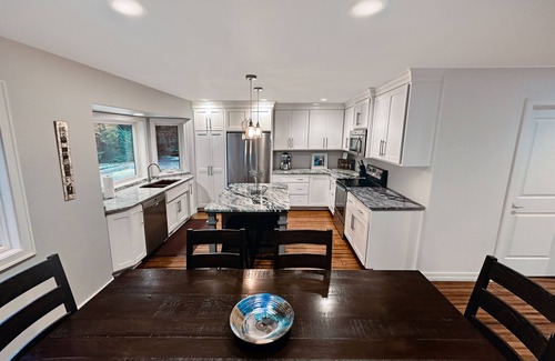 Baileys Harbor Casa | ⭐ 250 'RELAJANTE AL AIRE LIBRE, ESPACIOSO RECIENTEMENTE REMODELADO CASA W / 6 ÁREAS DE MADERA