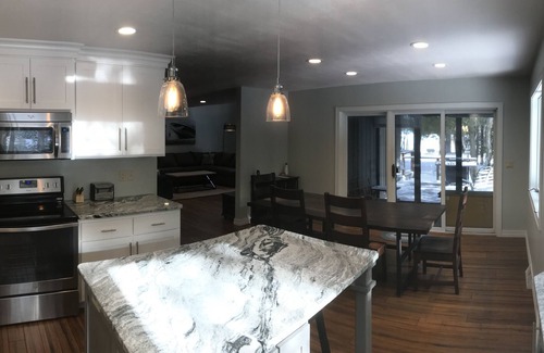 Baileys Harbor Casa | ⭐ 250 'RELAJANTE AL AIRE LIBRE, ESPACIOSO RECIENTEMENTE REMODELADO CASA W / 6 ÁREAS DE MADERA