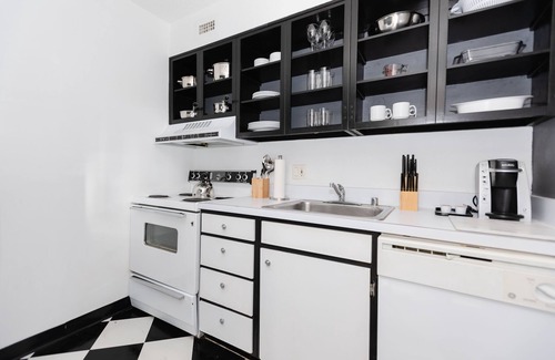 West End Apartamento | 2500 Penn, a Placemakr Experience