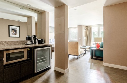 West End Apartamento | 2500 Penn, a Placemakr Experience