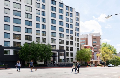 West End Apartamento | 2500 Penn, a Placemakr Experience