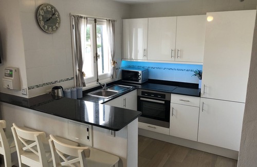 Arenal d'en Castell Villa | Villa de 3 dormitorios, capacidad para 6 personas, a 250 metros de la impresionante cala del Arenal.