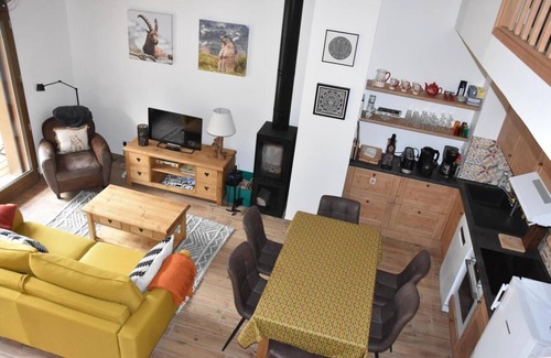 Pralognan-la-Vanoise Apartamento | 250m del centro estación, 1.o piso, balcón, chimenea o estufa a leña, parking, tv, local para esquís