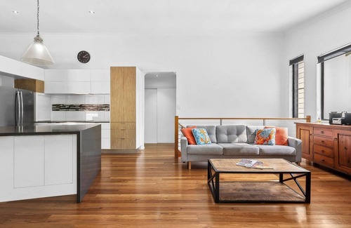 Peregian Beach Casa | 252 David Low Way, Peregian Beach, Se aceptan mascotas, Ropa de cama incluida, 500 BOND