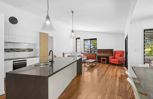 Peregian Beach Casa | 252 David Low Way, Peregian Beach, Se aceptan mascotas, Ropa de cama incluida, 500 BOND